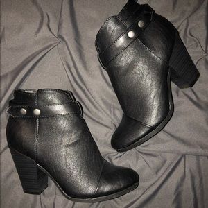Black ankle booties EUC!